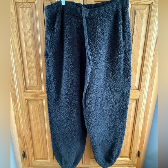 SKIMS Pants - Skims Cozy Black Sherpa Joggers